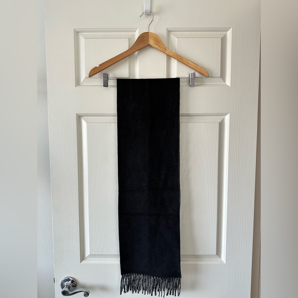 Banana Republic Men’s 100% Cashmere Reversible Scarf - black and gray